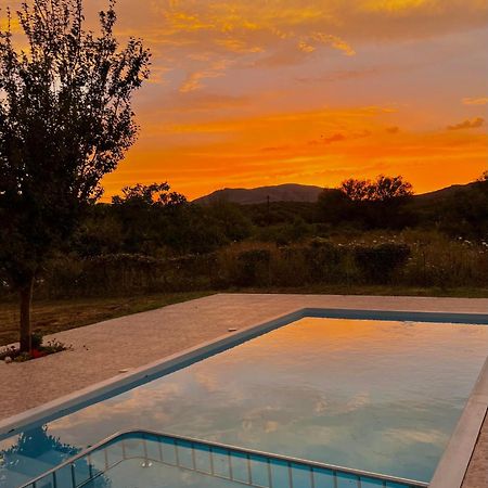 Platanos Stone House Villa คาลีเวส ภายนอก รูปภาพ